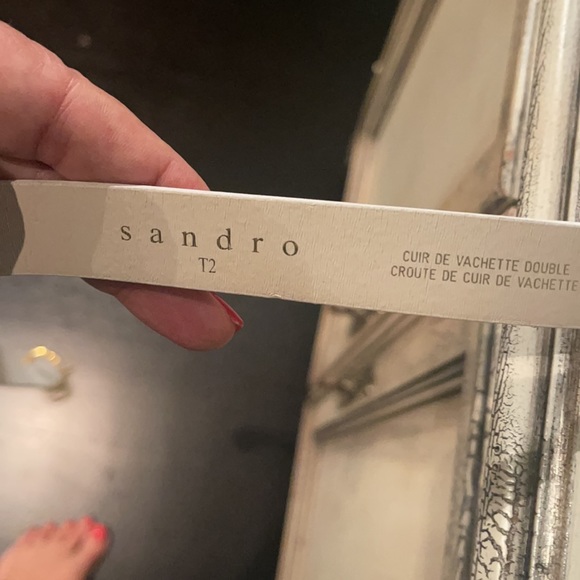 Sandro white leather belt.. 39 inches long! - Picture 5 of 6